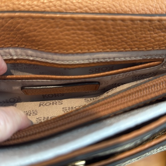 ⚫️ Michael Kors handbags ⚫️ - Picture 8 of 11